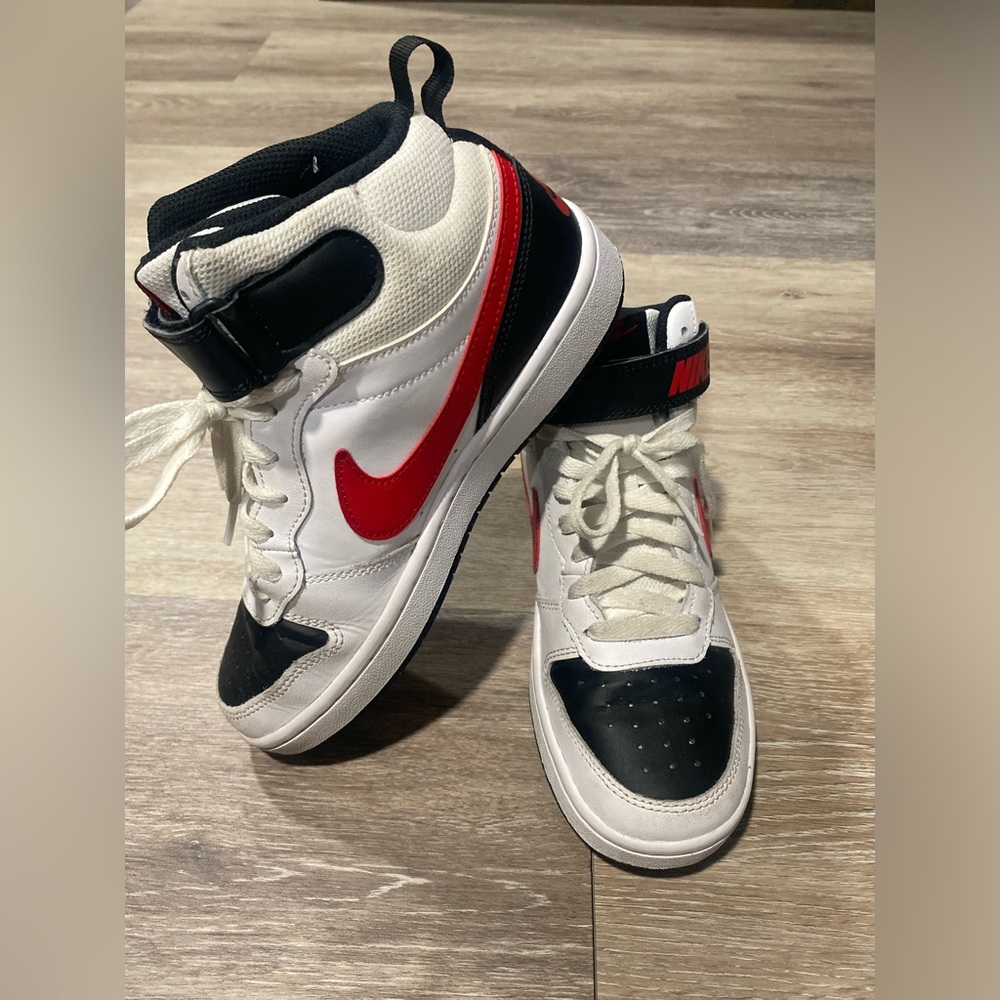 Nike Court Borough Mid 2 kids size 5